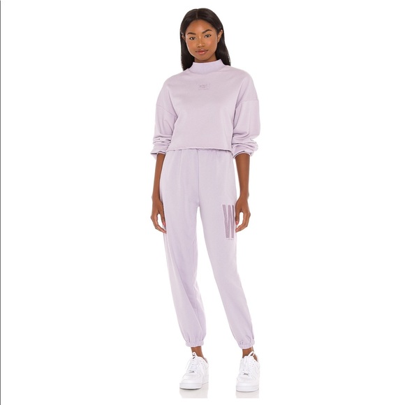 Winter Muse | LNGE Sweatshirt in Lilac - Picture 2 of 4